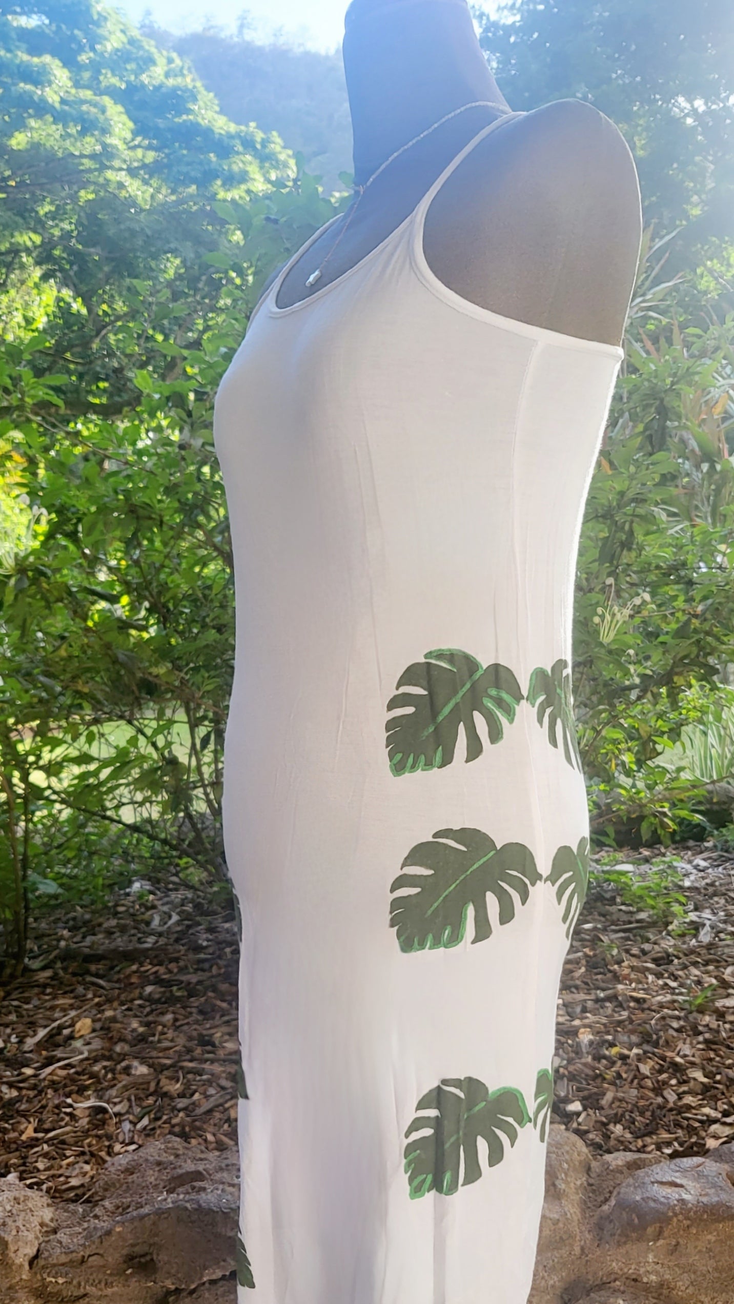 Figurbetontes Kleid mit Blumenmuster